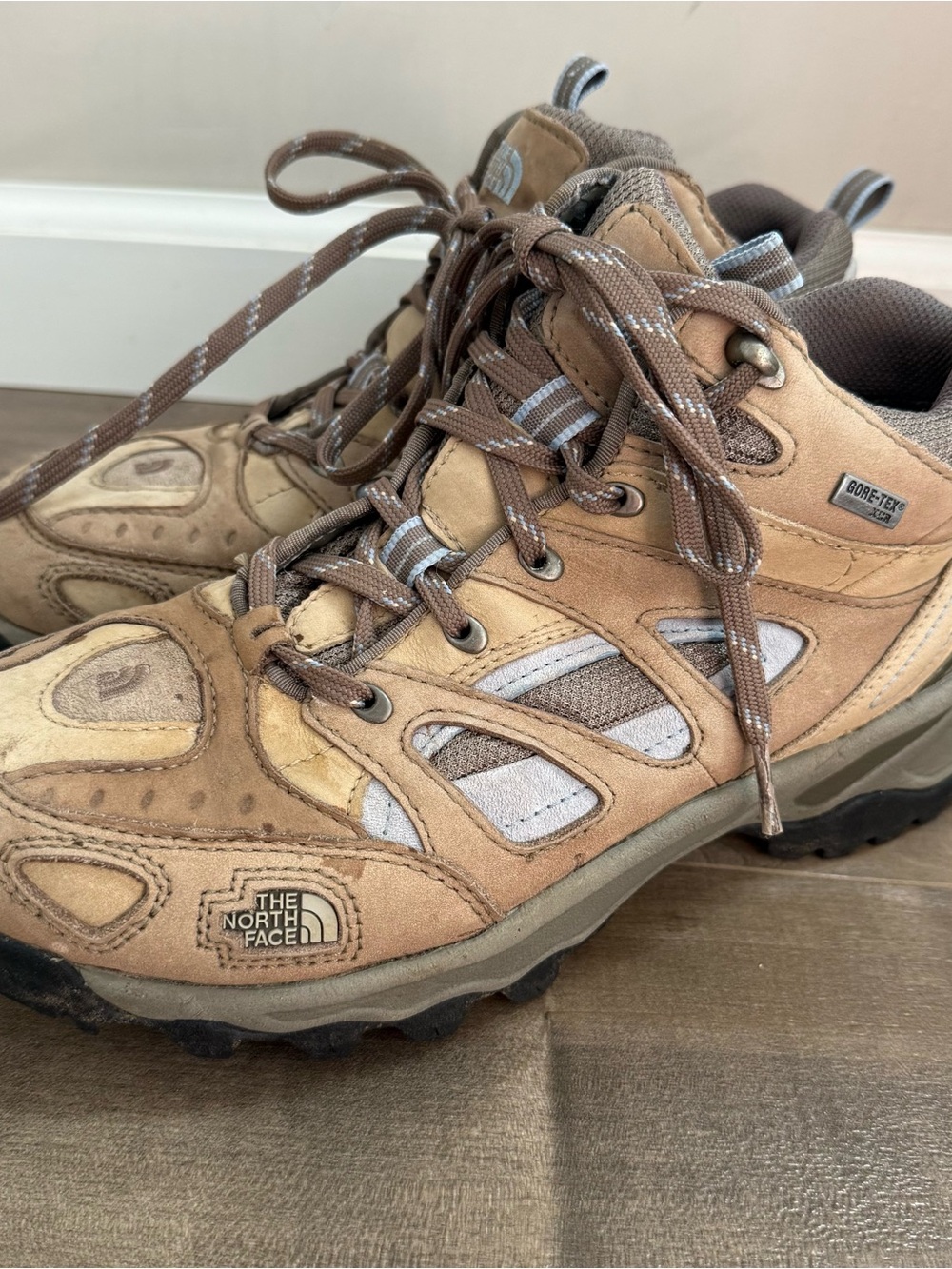 The North Face XCR Hiking Shoe Gore-Tex Women 9 Tan Light Blue Lace Up Outdoor